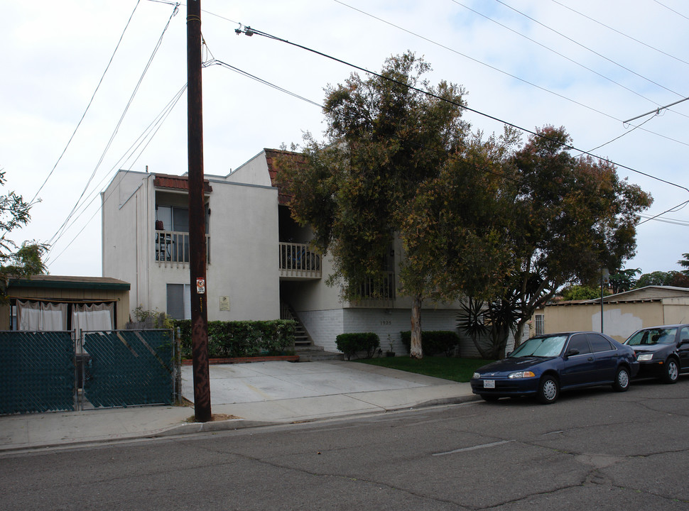 1925 Pacific Beach Dr in San Diego, CA - Building Photo