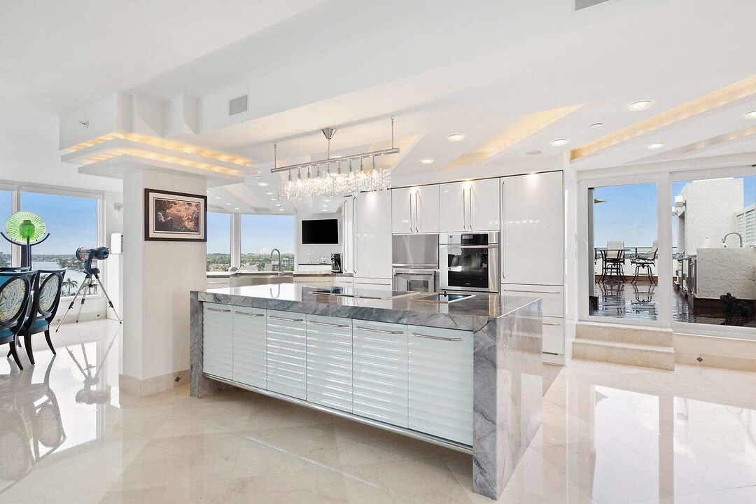 2575 S Ocean Blvd-Unit -Ph 411-412 S in Highland Beach, FL - Building Photo