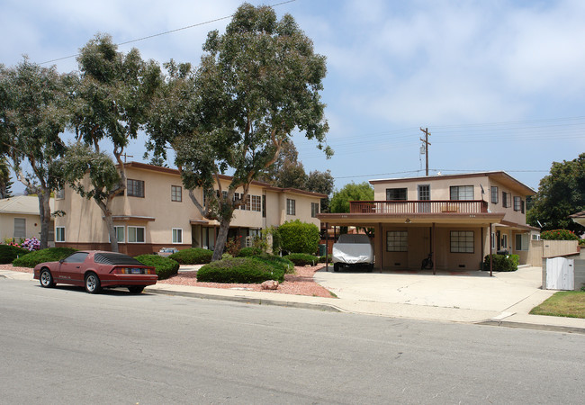 224-234 Lang St in Ventura, CA - Foto de edificio - Building Photo