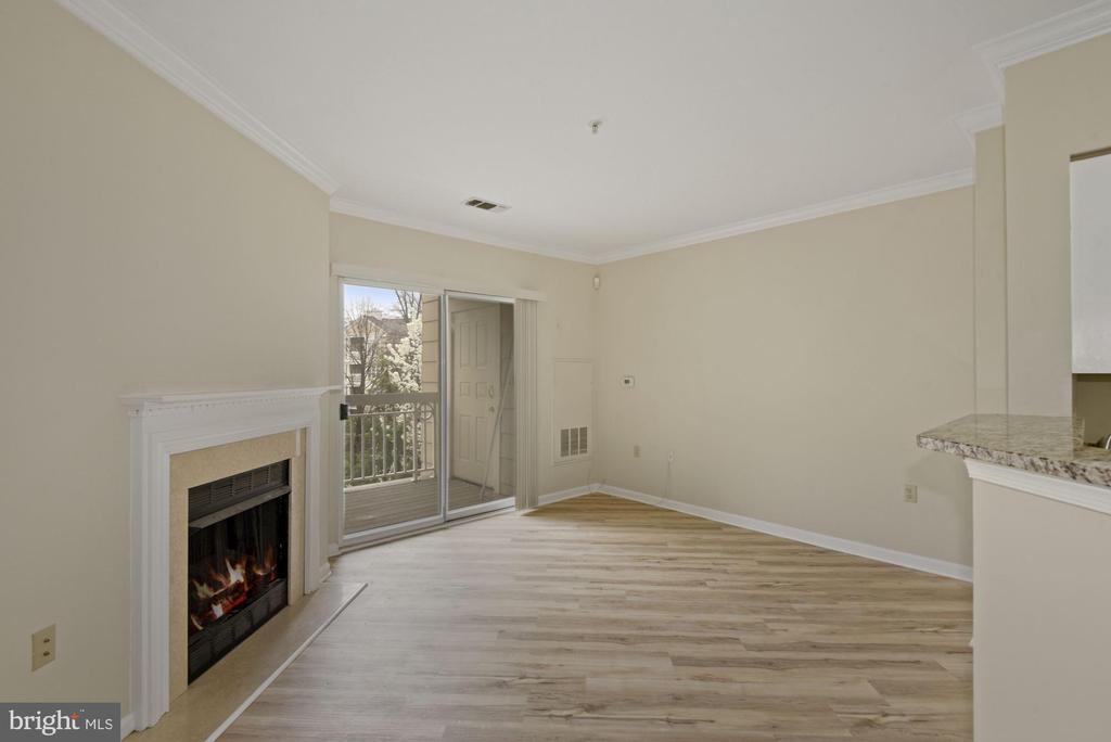 12913 Alton Square in Herndon, VA - Building Photo