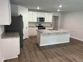 5273 Peach Dr in Milton, FL - Building Photo - Building Photo