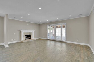 20111 Lakemore Dr in Santa Clarita, CA - Building Photo - Building Photo