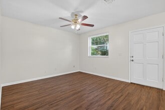 8009 Jasper Ave in Jacksonville, FL - Foto de edificio - Building Photo