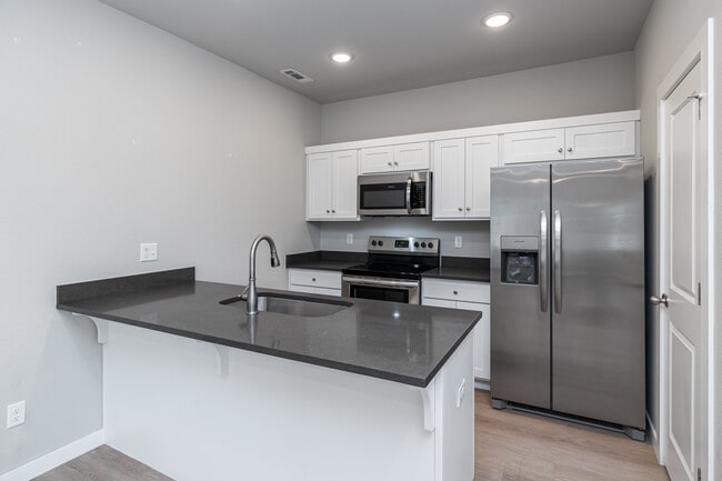 Farmington Hills Duplexes in Farmington, AR - Building Photo - Interior Photo