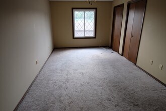 2009 Tracy Dr in Bloomington, IL - Building Photo - Building Photo