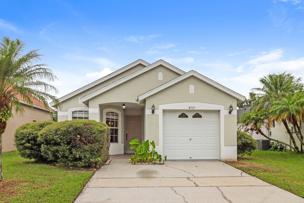 8525 Hawbuck St in Trinity, FL - Foto de edificio