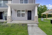 227 Woodland Vly Ln in Clarksville, TN - Foto de edificio - Building Photo