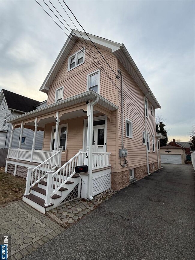 64 Knickerbocker Rd in Englewood, NJ - Foto de edificio - Building Photo