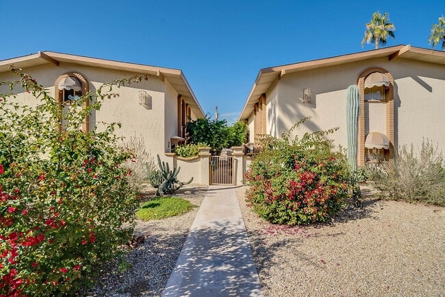 4848 N Woodmere Fairway in Scottsdale, AZ - Building Photo - Building Photo