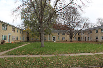 200-255 Parkview Blvd in Waterloo, IA - Building Photo - Building Photo