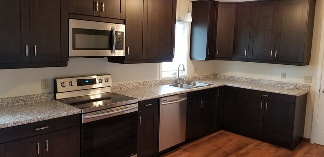 703 Grant Ave SE-Unit -A in Bemidji, MN - Foto de edificio - Building Photo