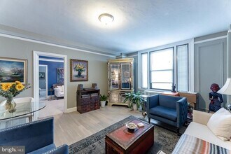 2031 Locust St in Philadelphia, PA - Building Photo - Building Photo
