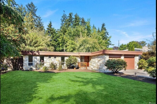 5631 153rd Pl SW in Edmonds, WA - Foto de edificio - Building Photo