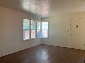 3106 E McLoughlin Blvd-Unit -3108 in Vancouver, WA - Building Photo - Building Photo