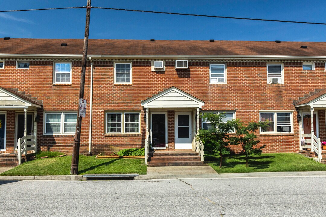 2222 Arctic Ave in Virginia Beach, VA - Building Photo