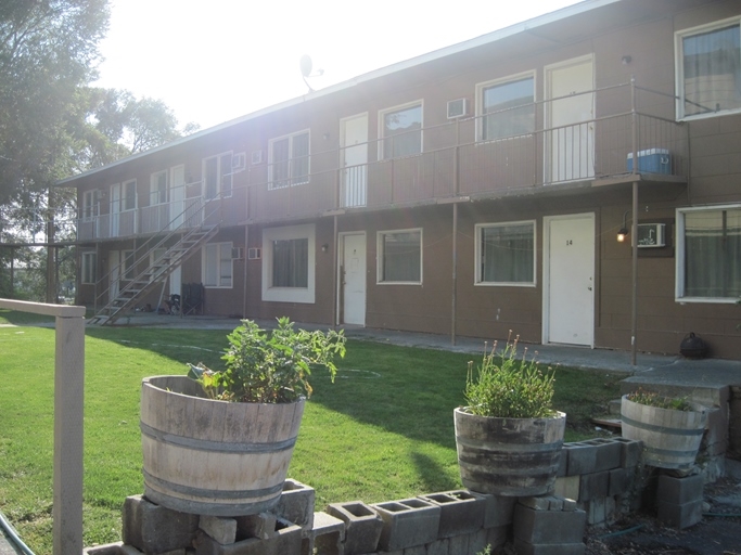 Valley Road Apartments in Moses Lake, WA - Building Photo