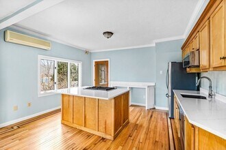 328 East St-Unit -1 in Hingham, MA - Foto de edificio - Building Photo