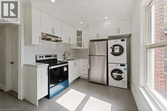 934 Barton St E in Hamilton, ON - Building Photo - Building Photo