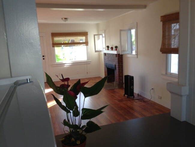 425 Grand Blvd in Venice, CA - Foto de edificio - Building Photo