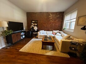 31 Stearns Rd, Unit 3 in Brookline, MA - Building Photo