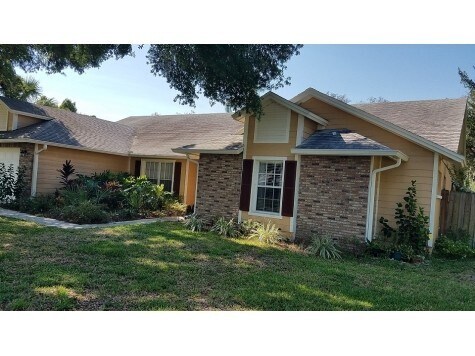 1401 Holleman Dr in Valrico, FL - Building Photo