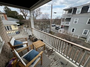 211 Holland St, Unit #2 in Somerville, MA - Building Photo - Building Photo