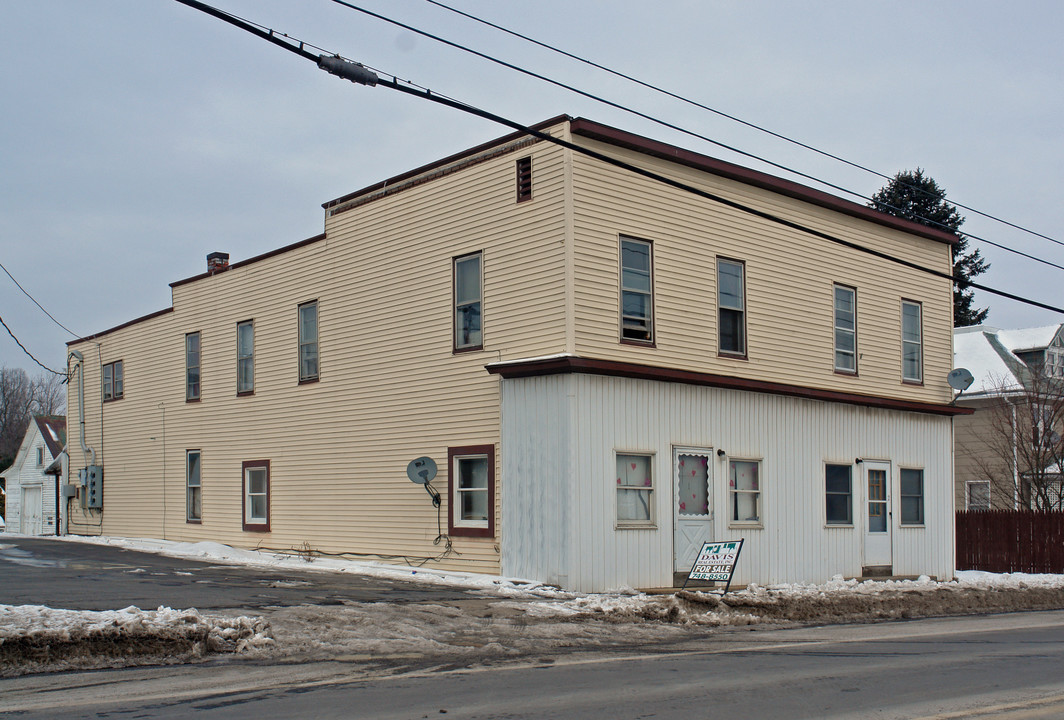 6 E Central Ave in Avis, PA - Foto de edificio