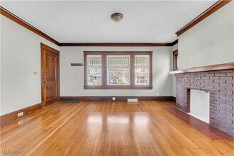 1905 W 73rd St in Cleveland, OH - Foto de edificio - Building Photo
