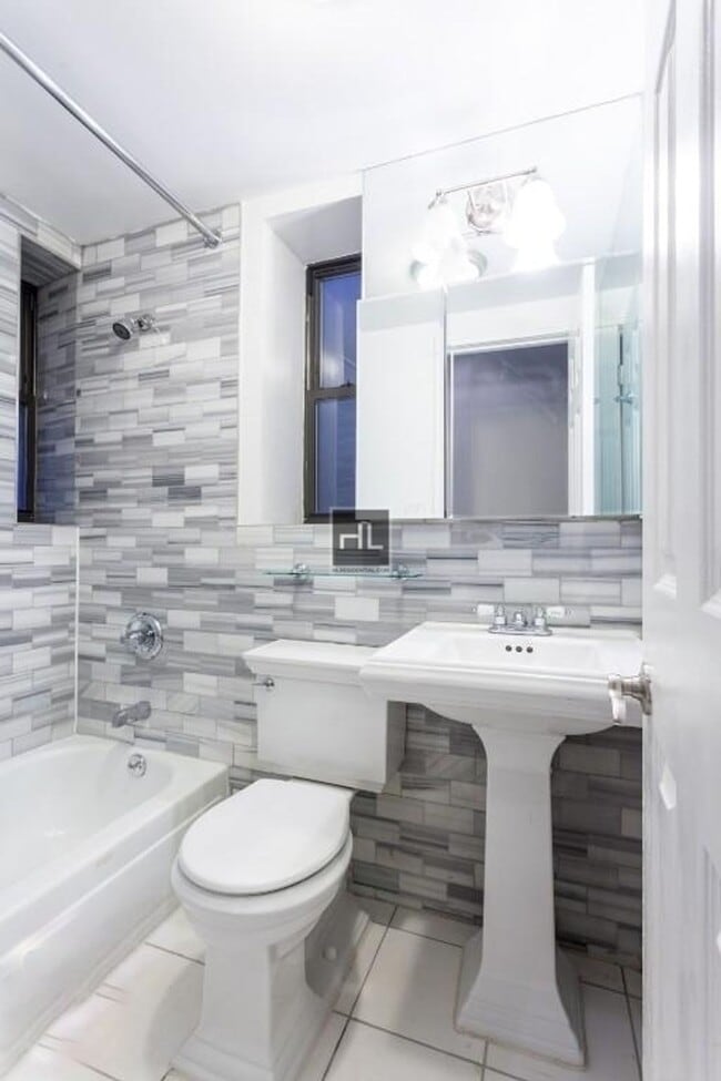 MOTT ST., Unit 9 in New York, NY - Building Photo - Building Photo