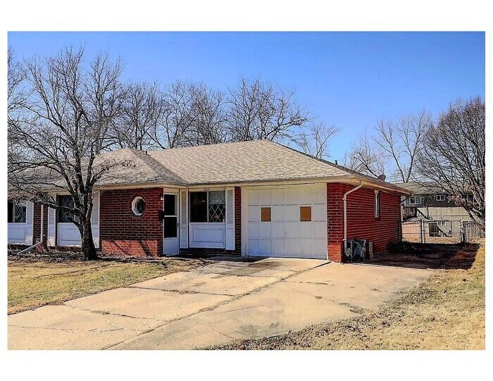 5616 N Strathbury Ave in Kansas City, MO - Building Photo