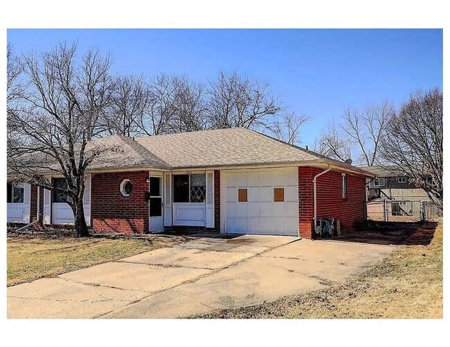 property at 5616 N Strathbury Ave