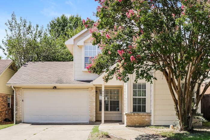 804 Lovingham Dr in Arlington, TX - Building Photo
