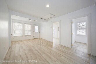 243 Seabreeze Ave in Middletown, NJ - Building Photo - Building Photo