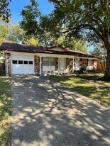 4926 Pinehurst Dr in Garland, TX - Building Photo