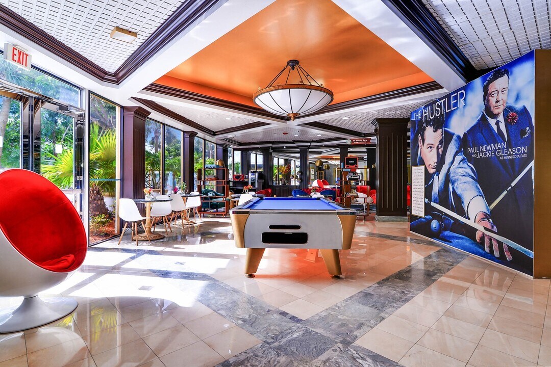Chateau Mar Golf Resort Apartments in Lauderhill, FL - Building Photo