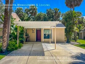 5060 Village Garden Dr in Sarasota, FL - Building Photo