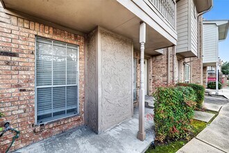 10615 Briar Forest Dr in Houston, TX - Building Photo - Building Photo