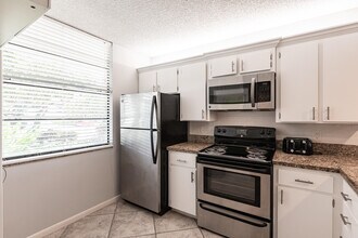 3540 Whitehall Dr in West Palm Beach, FL - Building Photo - Building Photo