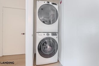 2623 Keene St, Unit 558 in Houston, TX - Foto de edificio - Building Photo