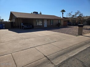 3215 W Shangri-la Rd in Phoenix, AZ - Building Photo - Building Photo