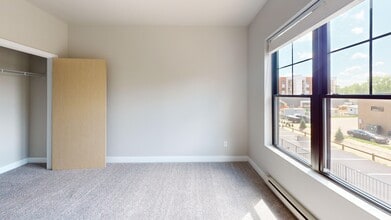 C & C Residences in La crosse, WI - Foto de edificio - Building Photo