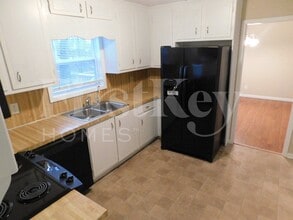 212 Trickum Hills Ln in Woodstock, GA - Foto de edificio - Building Photo