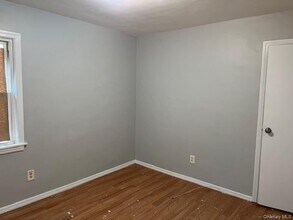 289 Jefferson Dr in Mastic Beach, NY - Building Photo - Building Photo