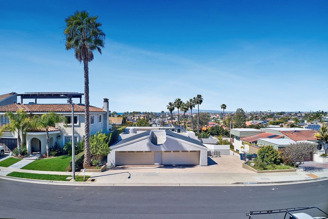 17191 Marina View Pl. (Duplex) in Huntington Beach, CA - Building Photo