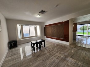 2257 Chatfield Dr in Las Vegas, NV - Building Photo - Building Photo