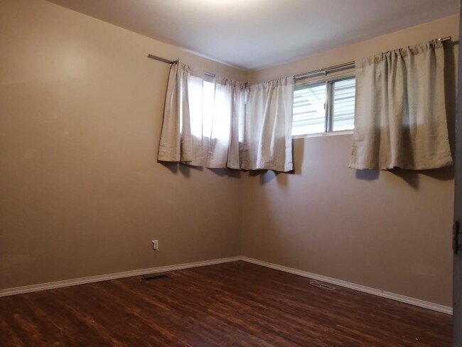 10916 165 St NW in Edmonton, AB - Building Photo - Building Photo