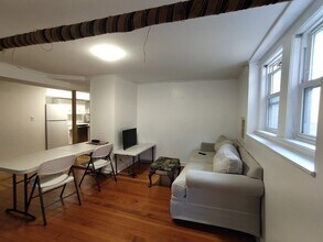 15 Wellman St, Unit 1 in Brookline, MA - Building Photo - Building Photo