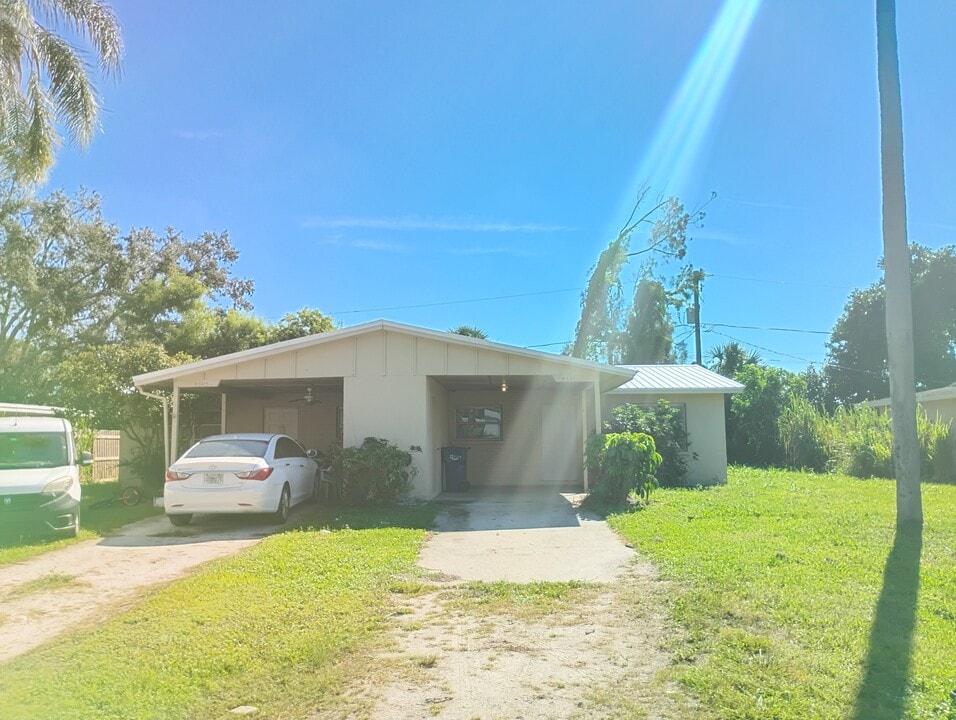 4507 86th St Ct W in Bradenton, FL - Building Photo