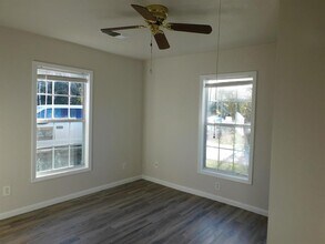 1320 Green St in Lockhart, TX - Building Photo - Building Photo