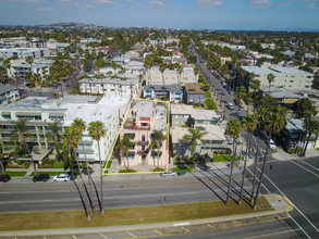 3921 E Livingston Dr in Long Beach, CA - Building Photo - Primary Photo